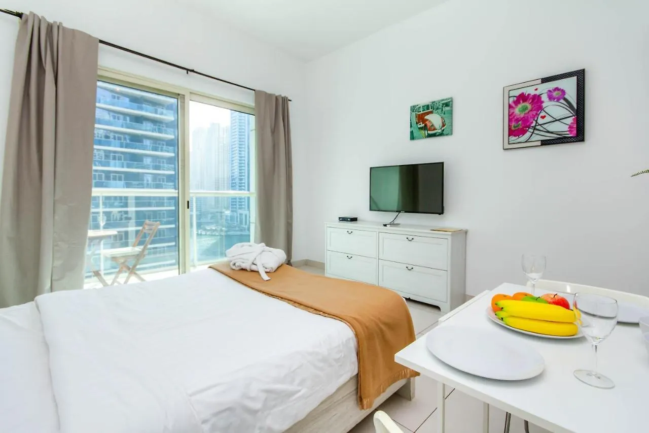 Bespoke Holiday Homes - Studio Apartment With Marina View location