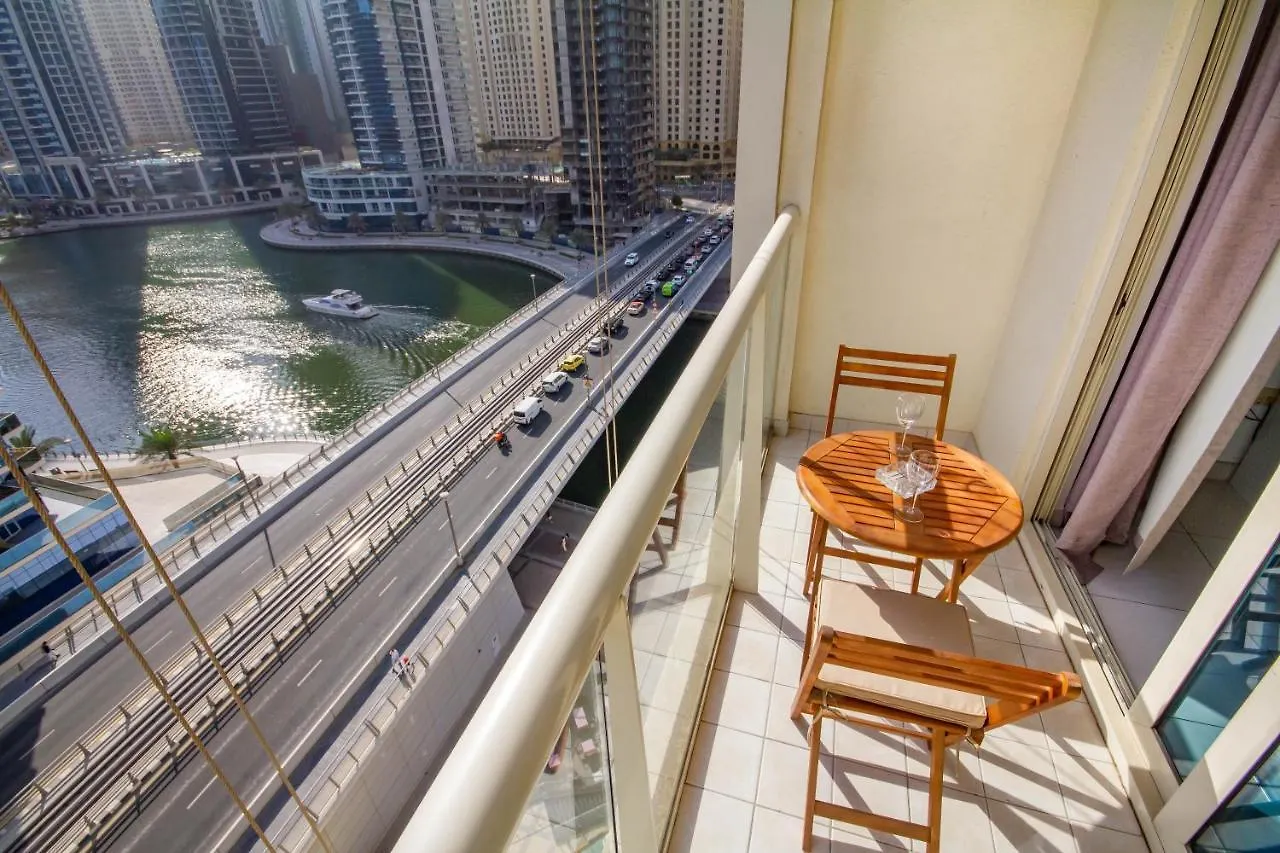 Bespoke Holiday Homes - Studio Apartment With Marina View Dubaj