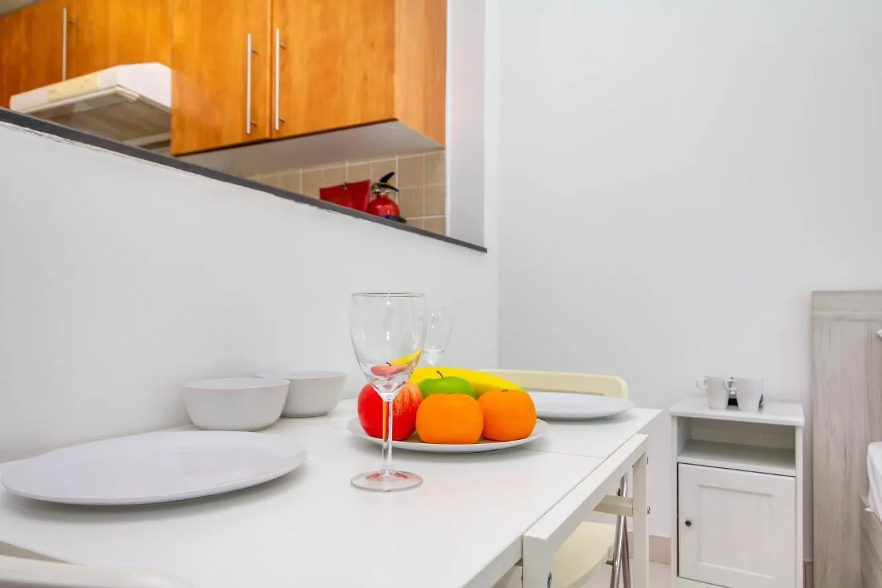 Bespoke Holiday Homes - Studio Apartment With Marina View Dubaj