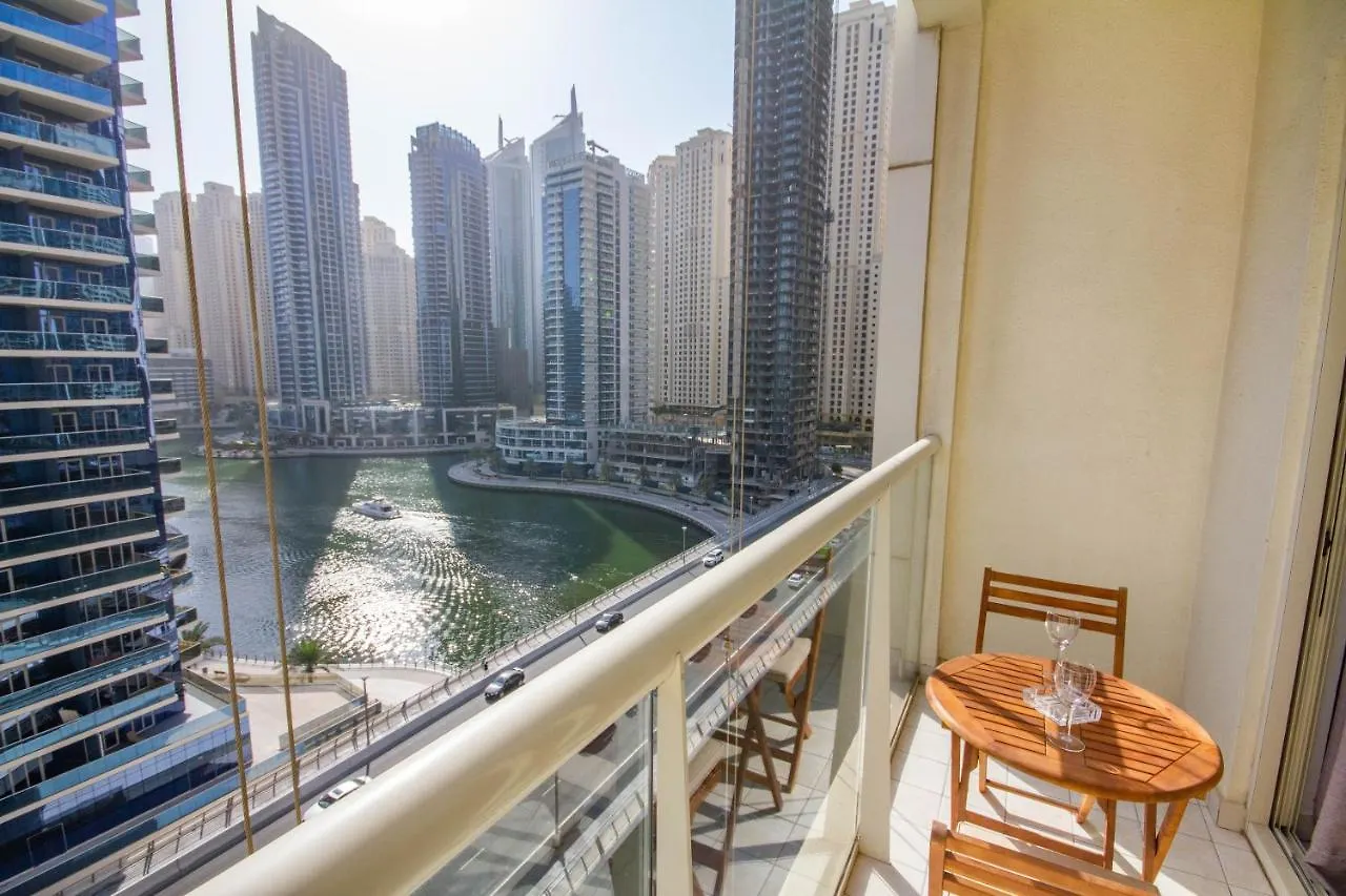 Bespoke Holiday Homes - Studio Apartment With Marina View Dubaj